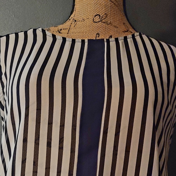 Outback Red size Small Sleeveless Blouse colors Blue and White - Picture 8 of 9